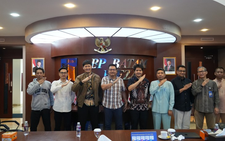 Direktur Pelayanan Terpadu Satu Pintu (PTSP) BP Batam, Harlas Buana, menerima kunjungan Direktorat Jenderal (Dirjen) Penguatan Daya Saing Produk Kelautan dan Perikanan, Jumat (27/12/2024)