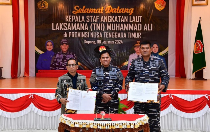 Kepala Staf Angkatan Laut (Kasal) Laksamana TNI Dr. Muhammad Ali menghadiri Jamuan Makan Malam bersama Pj. Gubernur NTT Bapak Ayodhia G.L. Kalake, S.H., MDC. beserta Forkopimda Kupang bertempat di Kediaman Pj Gubernur NTT, Kamis (08/08)