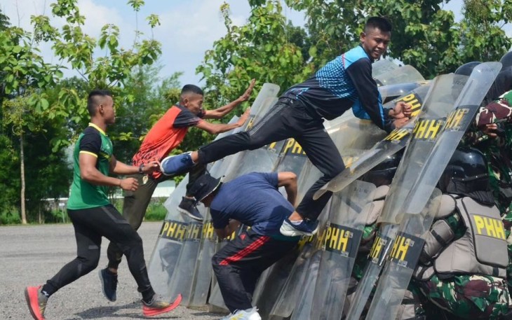 Prajurit Yonarmed 12 Kostrad Latihan PHH