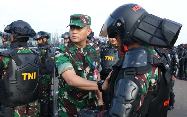  Pangkoops Udara I Marsda TNI Mohammad Nurdin hadiri Apel Gelar Pengamanan Pemilu Tahun 2024 dalam komitmen bersama untuk mengamankan gelaran pesta demokrasi Tahun 2024, yang melibatkan 2.400 personel, selaku pimpinan Apel Pangdam Jayakarta Mayjen TNI Mohamad Hasan, S.H. Bertempat di Taxy Way Echo Lanud Halim Perdanakusuma, Kamis (1-2-2024)