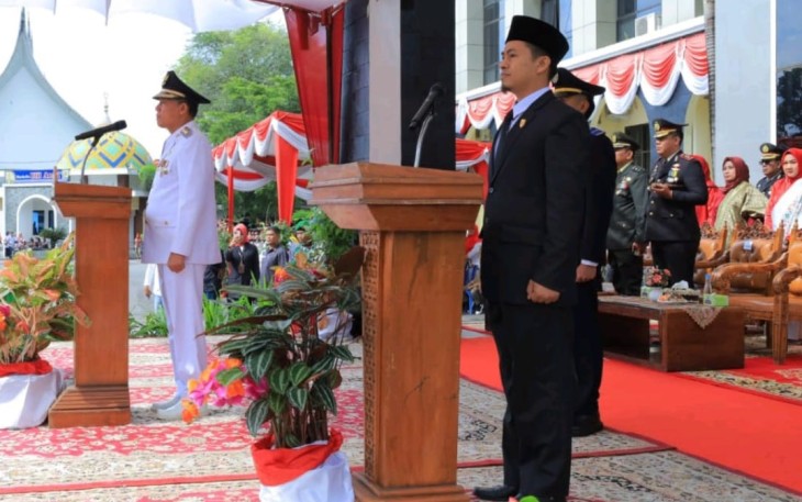 Ketua DPRD Pasaman Nelfri Asfandi saat Bacakan Teks Proklamasi