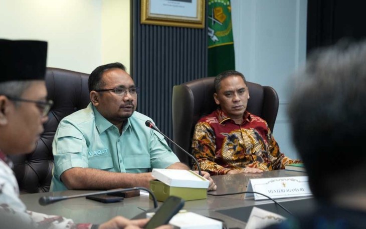  Menag saat memimpin rapat koordinasi mingguan rutin yang diikuti seluruh Pejabat Unit Eselon I Pusat, Eselon II Pusat, serta para staf Khusus dan Staf Ahli Menteri Agama, di Jakarta, Kamis (18/1/2024).