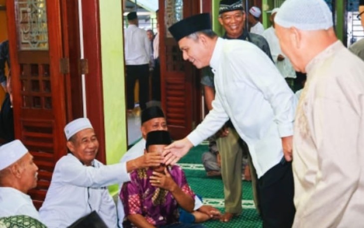 Gubernur Ansar Tutup Safari Ramadhan 1445 H Dengan Berbuka Bersama di Masjid Al Aula Dabo Singkep