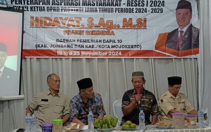 Wakil Ketua DPRD Jawa Timur Hidayat mengaku mendapat keluhan soal tingginya angka perceraian di Mojokerto. Hal itu disampaikan saat reses di Desa Gondang, kecamatan Gondang, kabupaten Mojokerto pada Rabu (20/11/2024)