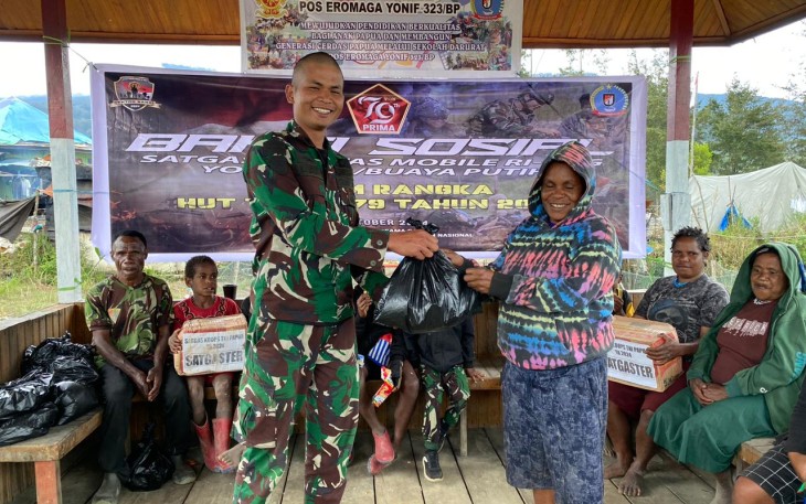Satgas Yonif Raider 323/Buaya Putih Kostrad, salah satu Satuan Jajaran Komando Operasi Habema di Papua, tengah melaksanakan tugas Operasi Pengamanan Perbatasan Mobil RI-PNG, di wilayah Kabupaten Puncak, Provinsi Papua Tengah
