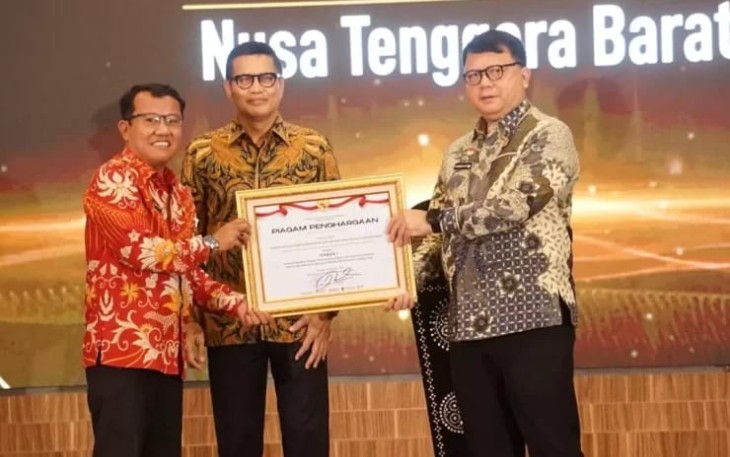 Kanwil Kemenkumham NTB meraih tiga penghargaan dalam acara puncak peringatan Hari Bhakti Badan Strategi Kebijakan Hukum dan HAM (BSK Kumham), Kamis (22/2)