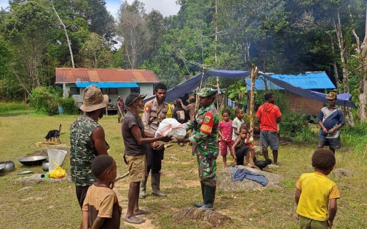 Babinsa Koramil 1710-05/Jila Melayat Warga Binaan yang Meninggal Dunia