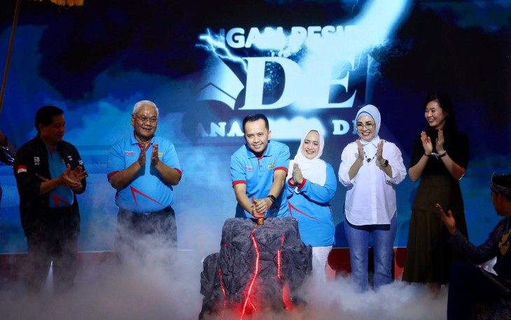 Pj Gubernur Agus Fatoni Ajak pada kegiatan Undian Super Grand Prize Tabungan Pesirah BSB di Palembang Indah Mall (PIM), Palembang, Sumatera Selatan, Minggu (28/1/2024).