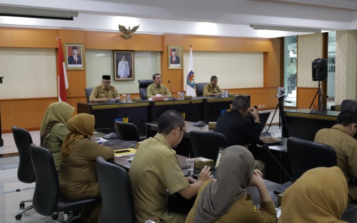 Kepala Badan Strategi Kebijakan Dalam Negeri (BSKDN) Kementerian Dalam Negeri (Kemendagri) Yusharto Huntoyungo saat memimpin Rapat Sosialiasi Langkah-Langkah Awal Tahun Anggaran 2024 yang berlangsung di AULA BSKDN pada Selasa, 16 Januari 2024 