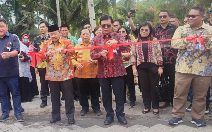 Restuardy saat menghadiri Peresmian Nasional “Model Pengelolaan dan Pengawasan Air Minum Sehat Amana (PAMSA) Berbasis Masyarakat” di Desa Mundung Raya, Minahasa Tenggara, Sulawesi Utara, belum lama ini.