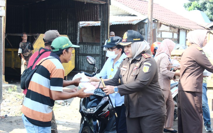 Berkah Ramadan 1445 Hijriah Kajari Kepahiang dan Jajaran Berbagi Takjil