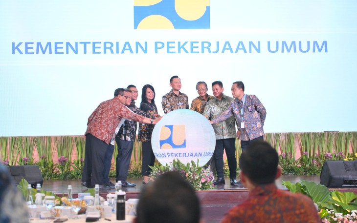 Rapat Koordinasi Keterpaduan Pengembangan Infrastruktur Wilayah (Rakorbangwil) Bidang Pekerjaan Umum Tahun 2024 dengan tema Membangun Fondasi Transformasi Infrastruktur untuk Indonesia Emas 2045 di Jakarta, Jumat (8/11/2024)