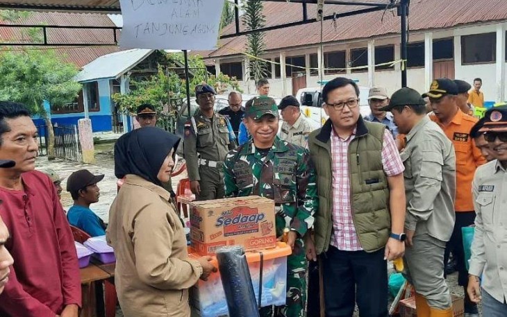 Komandan Distrik Militer (Dandim) 0405/Lahat, Letkol Inf Asis Kamaruddin, S.E., M.I.P., Saat Meninjau Dapur Umum di Lahat Sumsel, Minggu (28/01/2024)