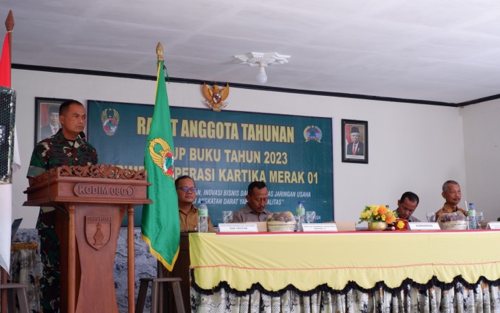 Primer Koperasi (Primkop) Kartika Merak 01 Kodim 0801/Pacitan, menggelar agenda Rapat Anggota Tahunan (RAT) Tutup Buku Ke 55 Tahun 2023, berlangsung di Aula Kopral Sigit Jl. Letjen Suprapto No. 42 Pacitan, Senin (26/02/2024)