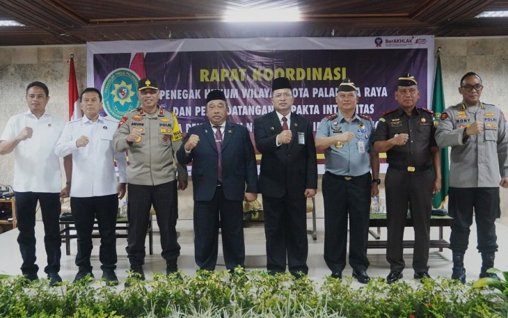 Wakil Kepala Kepolisian Daerah Kalimantan Tengah (Kalteng) Brigjen Pol Mohamad Agung Budijono, S.IK., M.Si menghadiri kegiatan Rapat Koordinasi (Rakor) Penegak Hukum di wilayah Kota Palangka Raya, Senin (8/1/2024)