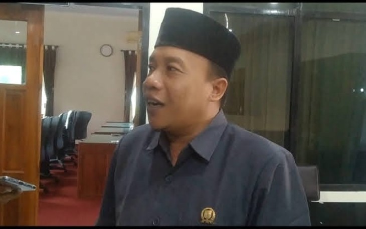 Ketua DPRD Kabupaten Trenggalek, Doding Rahmadi, saat dikonfirmasi setelah mengelar rapat paripurna persetujuan Raperda APBD Kabupaten Trenggalek tahun anggaran 2025 menjadi Perda