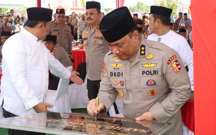 Asisten Sumber Daya Manusia (As SDM) Kapolri Irjen Pol Prof. Dr. Dedi Prasetyo, M.Hum., M.Si., M.M., meresmikan Masjid Natabel Jannah di Komplek Perumahan Bhayangkara Residence Jl. Lamtoro Gung Kota Palangka Raya, Jumat (12/1/2024)