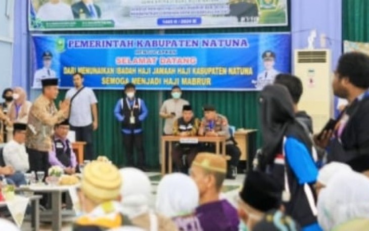 Andri saat Sambut Jamaah Haji Kota Tanjungpinang Pada Kloter Pertama Debarkasi Batam