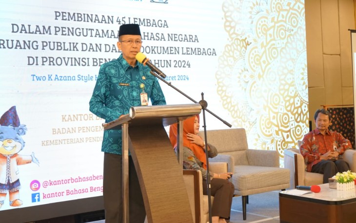 Sekretaris Daerah Provinsi Bengkulu Isnan Fajri saat membuka Kegiatan Pembinaan 45 Lembaga dalam Pengutamaan Bahasa Negara di Ruang Publik dan dalam Dokumen Lembaga di Provinsi Bengkulu Tahun 2024