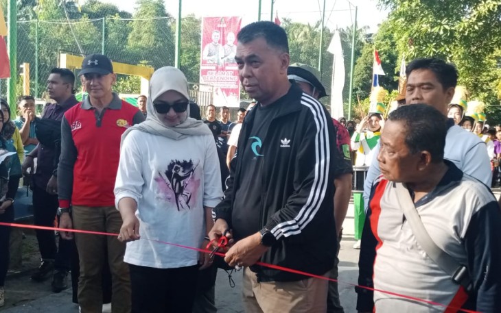 Peserta Gerak Jalan Santai Dilepaskan Oleh Bupati Natuna