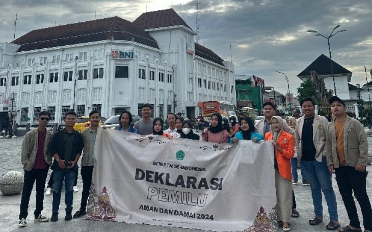 BEM PTAI Yogyakarta saat deklarasi Pemilu Damai di Titik 0 Pangurakan, Ngupasan Gondomana, Yogyakarta pada Sabtu (3/2/2024).