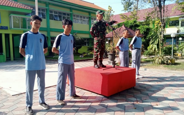 Anggota Koramil Kartoharjo Bina Karakter Siswa Pasca Praktek Kerja Lapangan