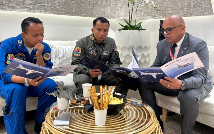 Penerbang Rajawali Laut Flight Kunjungi Tenant Bali Air Show 2024