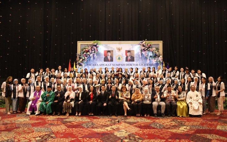 Fakultas Kedokteran Gigi Universitas Moestopo Angkat Sumpah 79 Dokter Gigi Baru