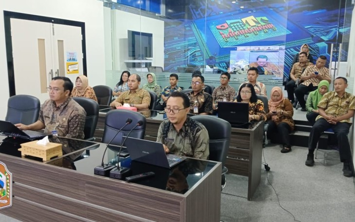 ASN Diskominfo Karanganyar mengikuti webinar nasional tentang netralitas ASN di Ruang SIC Sambernyawa, Selasa (6/2/2024) pagi, yang digelar KASN Republik Indonesia.