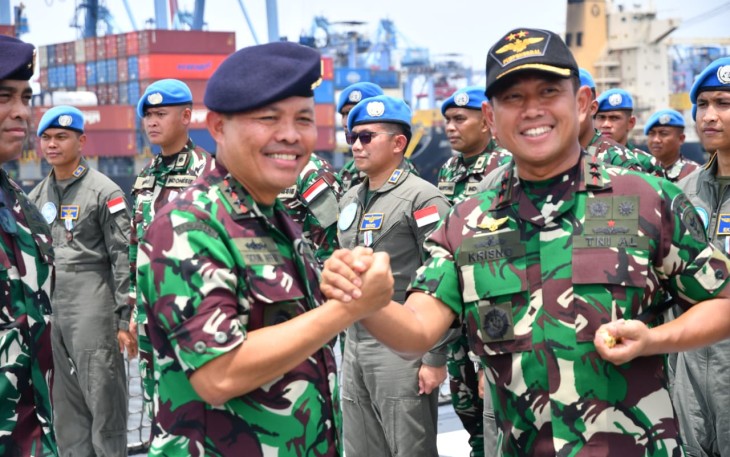 Penyematan Brevet yang digelar di atas Gladak KRI Frans Kaisefo (FKO-368) yang sandar di Dermaga Kolinlamil, Tanjung Priok, Jakarta Utara