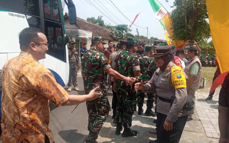 Komandan Kodim 0803/Madiun Letkol Inf Meina Helmi mengatakan monitoring yang dilakukan pada Rabu (14/2/2024) tersebut dilakukan dalam rangka wujud dari komitmen TNI-Polri dan pemerintah daerah dalam menjaga keamanan serta mencegah potensi gangguan kamtibmas menjelang agenda penting pesta demokrasi