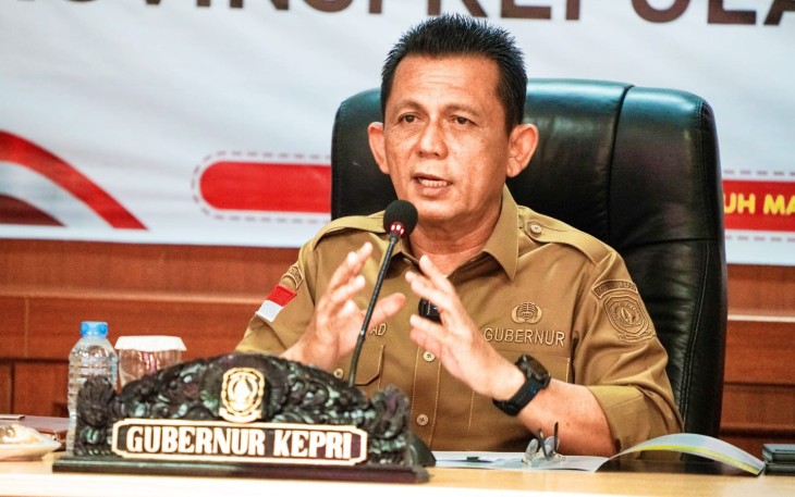 Gubernur Kepri H. Ansar Ahmad di Ruang Rapat Utama (Rupatama) Lt.4 Kantor Gubernur Kepri Dompak, Senin (5/1).