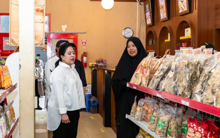 Ketua DPR RI Puan Maharani berkunjung ke Kampung ‘bakery’ di Salatiga, Jawa Tengah. Ia juga mendatangi kafe yang menjual olahan singkong di Salatiga, dan mendorong adanya dukungan dari Pemerintah untuk para pelaku UMKM