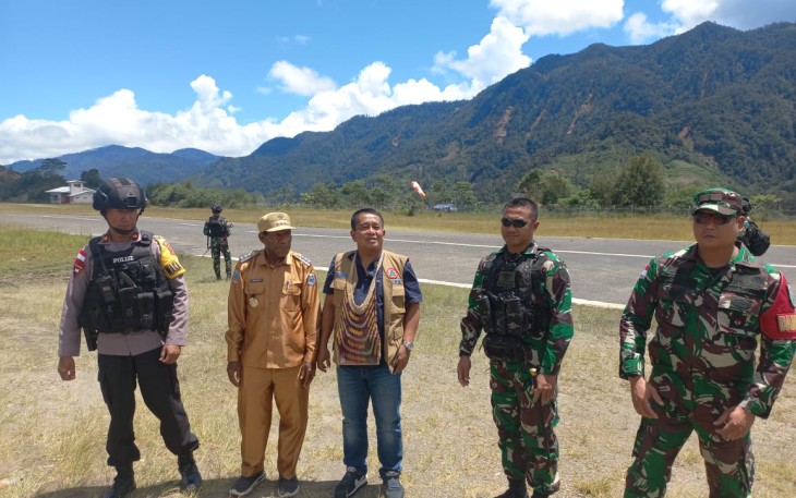 Kepala Badan Nasional Penanggulangan Bencana (BNPB) Letjen TNI Suharyanto, S. Sos., M.M menugaskan Deputi Bidang Penanganan Darurat BNPB Mayjen TNI Fajar Setyawan, S.I.P untuk terjun langsung ke lokasi terdampak banjir bandang dan tanah longsor di wilayah Kabupaten Inyan Jaya, Papua Tengah pada Senin (12/2)