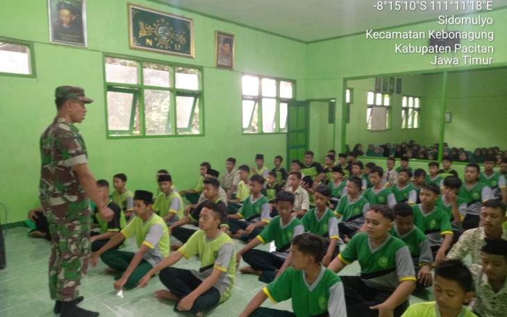 Anggota Koramil 0801/02 Kebonagung Berikan Pembinaan Wasbang 