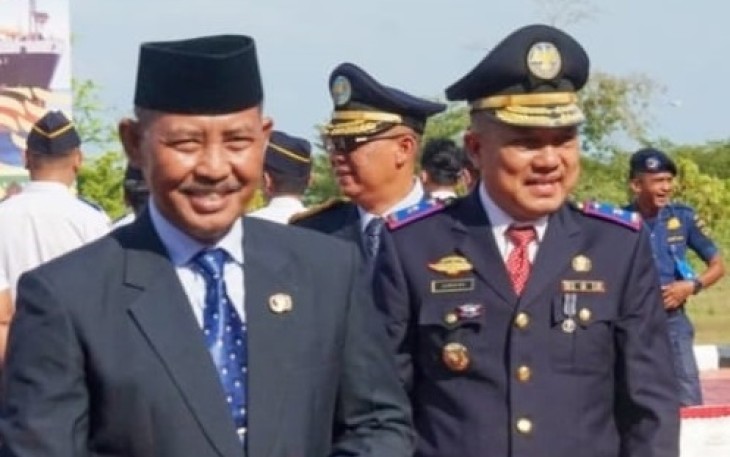 Sekda Provinsi Kepri Berfoto bersama Kepala Dinas Perhubungan Provinsi Kepri Junaidi