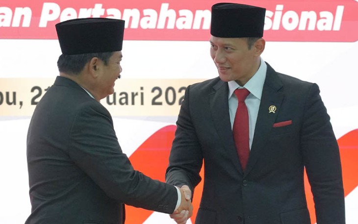 Agus Harimurti Yudhoyono dalam Serah Terima Jabatan yang menjadi momen pertamanya menginjakan kaki di Kantor Kementerian ATR/BPN, Jakarta.