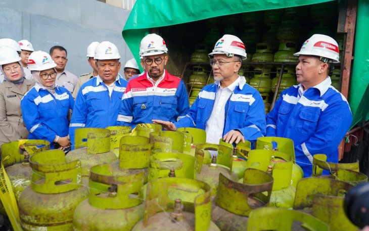 Mendag Zulkifli Hasan saat sidak temuan gas elpiji 3 Kg di SPBE Kecamatan Koja, Senin (27/5)