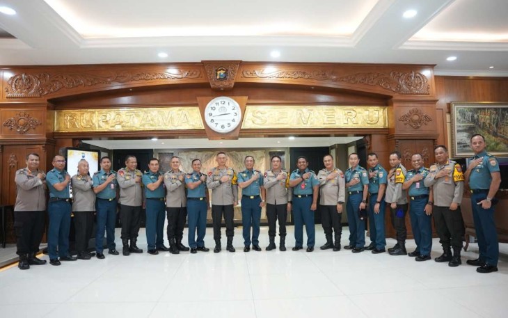 Foto bersama jajaran Polda Jatim 