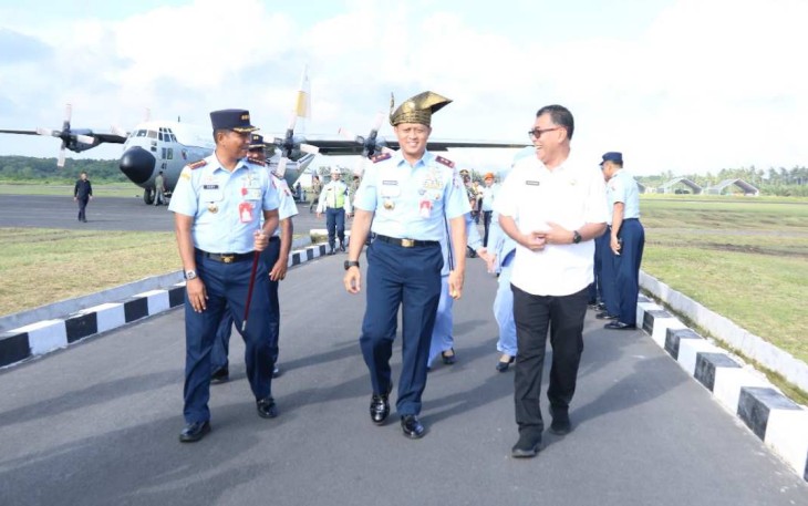 Pangkoopsud I Marsda TNI Mohammad Nurdin saat tiba di Lanud Raden Sadjad, Natuna, Rabu (10/1)