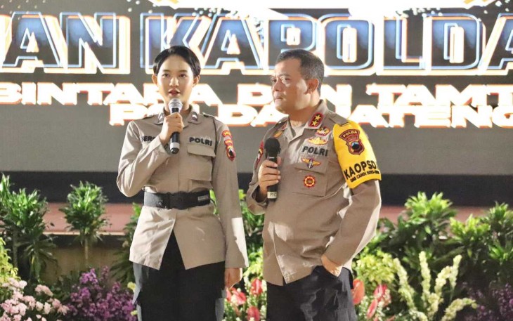 Kapolda Jateng Irjen Pol Ahmad Luthfi saat berdialog dengan Bintara remaja baru, Kamis (11/1)