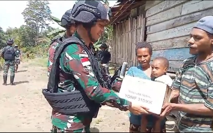 Paket bantuan satgas Yonif 310/KK di perbatasan 