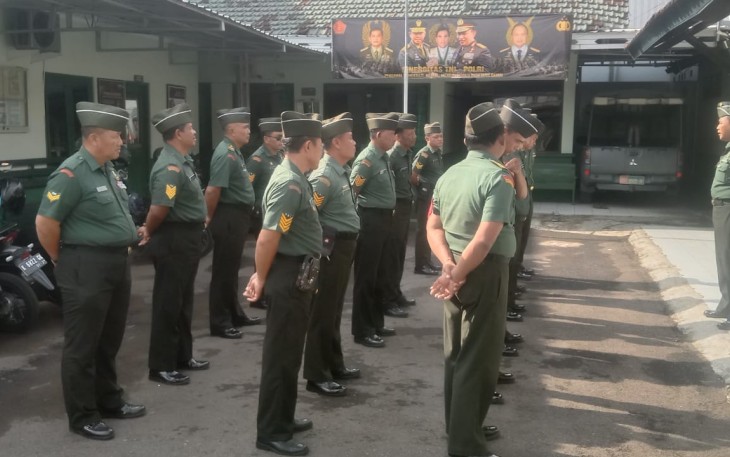 Anggota Koramil 0718-01/Pati saat melaksanakan apel pagi