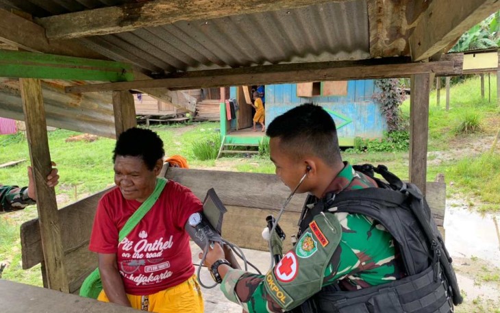 Pelayanan kesehatan satgas Yonif 310/KK di perbatasan 