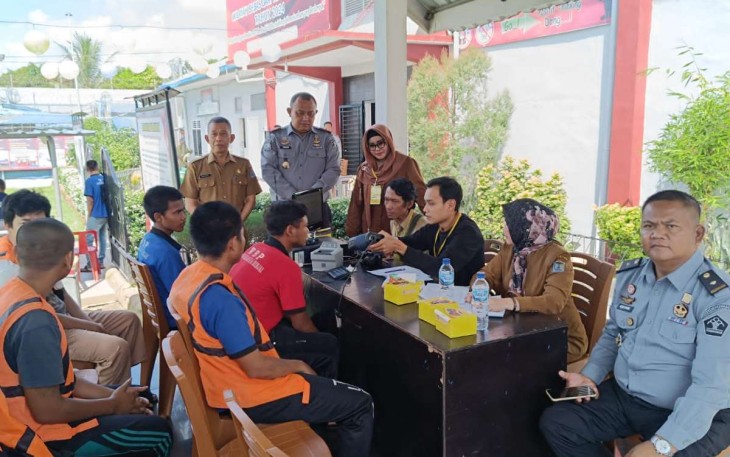Disdukcapil Periksa Data KTP dan Sidik Jari WBP Lapas Binjai, Selasa (30/1)