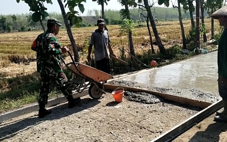 Pengecoran jalan desa wilayah binaan 