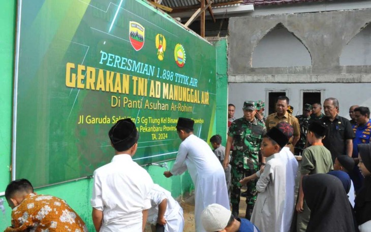 Launching TNI AD Manunggal Air di Panti Asuhan Anak Yatim Ar Rahim, Selasa (6/2)
