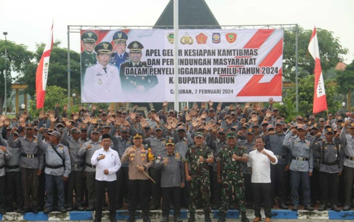 Apel gabungan kesiapan pengamanan Pemilu 2024 Kabupaten Madiun, Rabu (7/2)