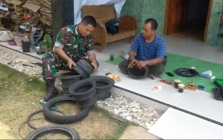 Manfaatkan ban bekas menjadi nilai ekonomis, Sabtu (17/2)