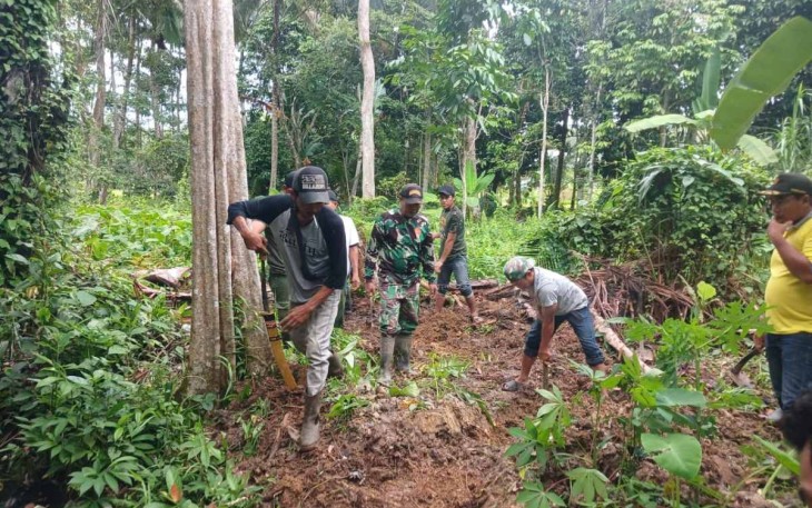 Karya bakti bersihkan lingkungan di wilayah 